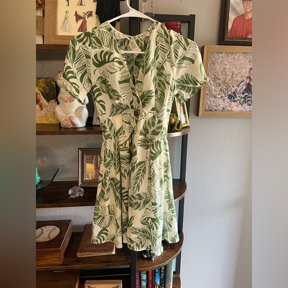 Tropical dress, size extra small.   Lightly worn.